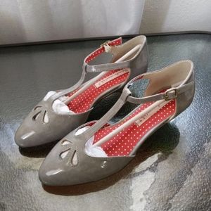 NIB B.A.I.T. Footwear T-strap Kitten Heels Size 7
